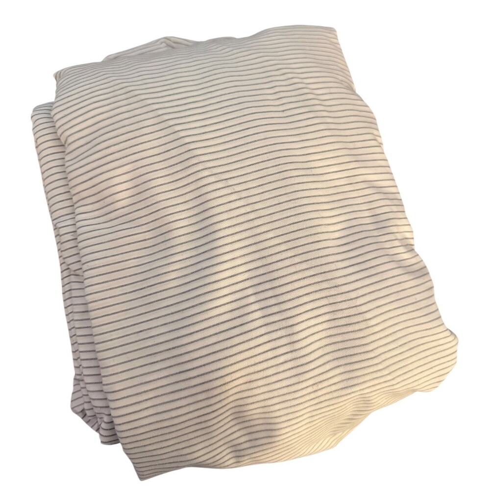 room essentials dorm size new with out packaging blue and white twin XL‎
